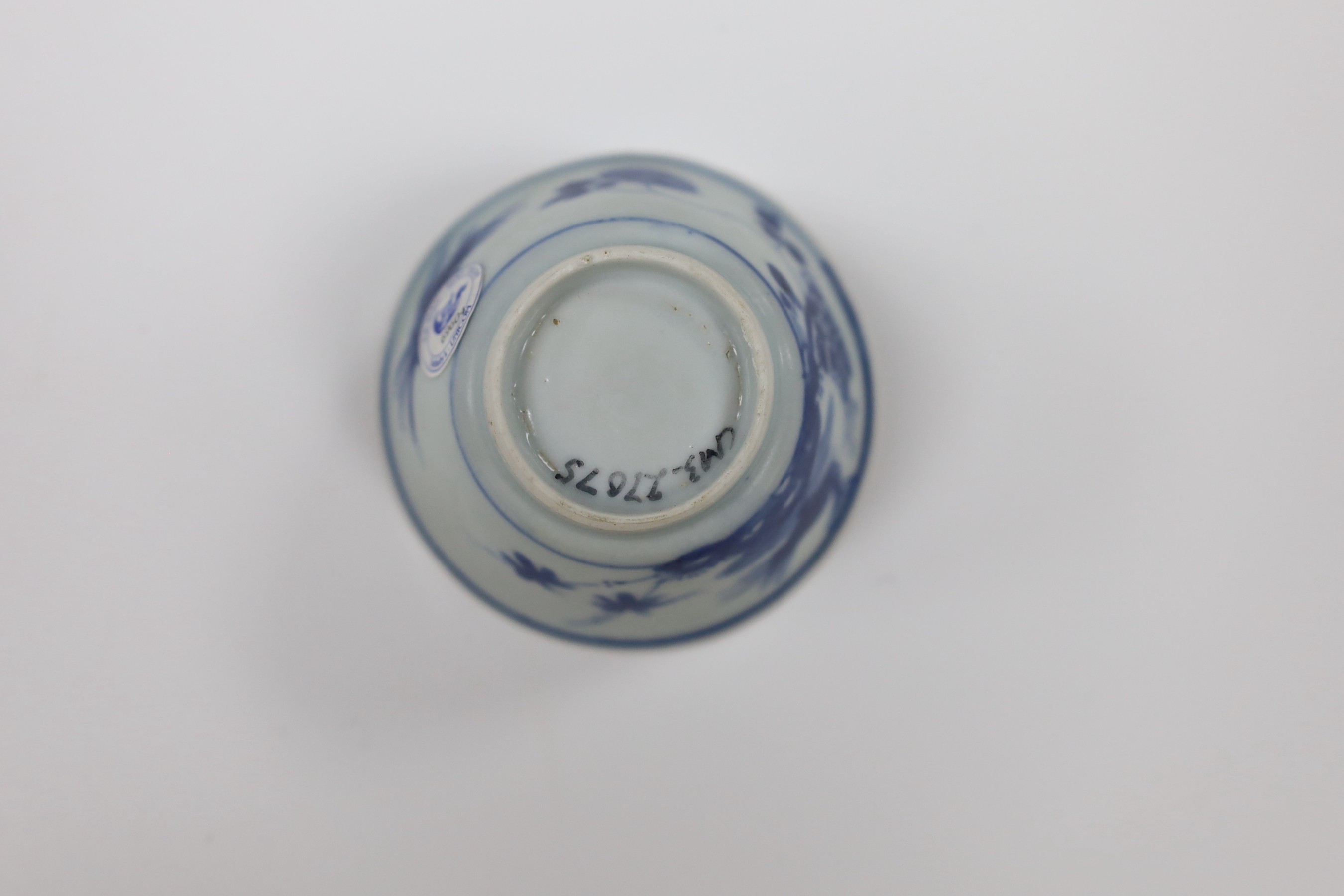 A Nanking Cargo blue and white tea bowl and saucer, 4cm tall